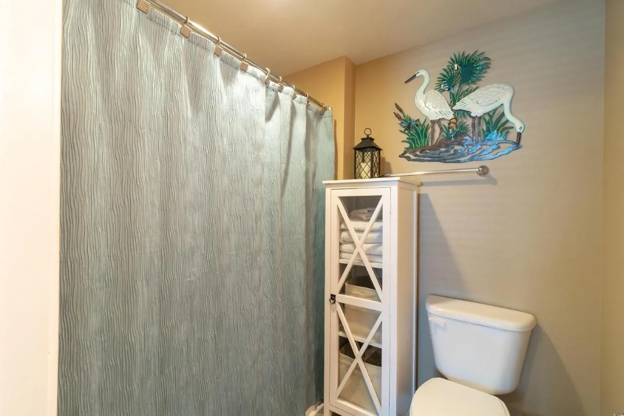 Shores Of Panama 621-Sleeps 8, Free Beach Fun! Reserved Parking Space! Condo Panama City Beach Apartment