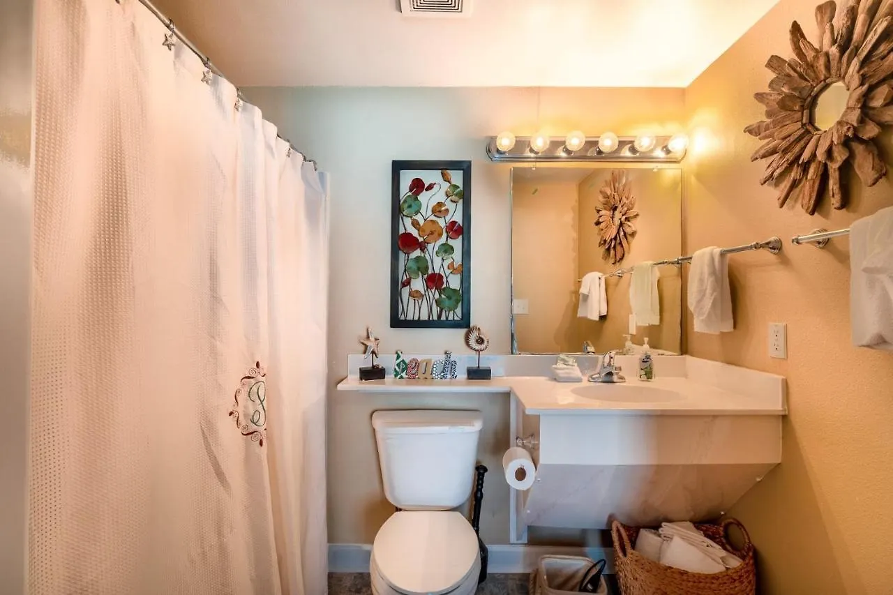 Shores Of Panama 621-Sleeps 8, Free Beach Fun! Reserved Parking Space! Condo Panama City Beach
