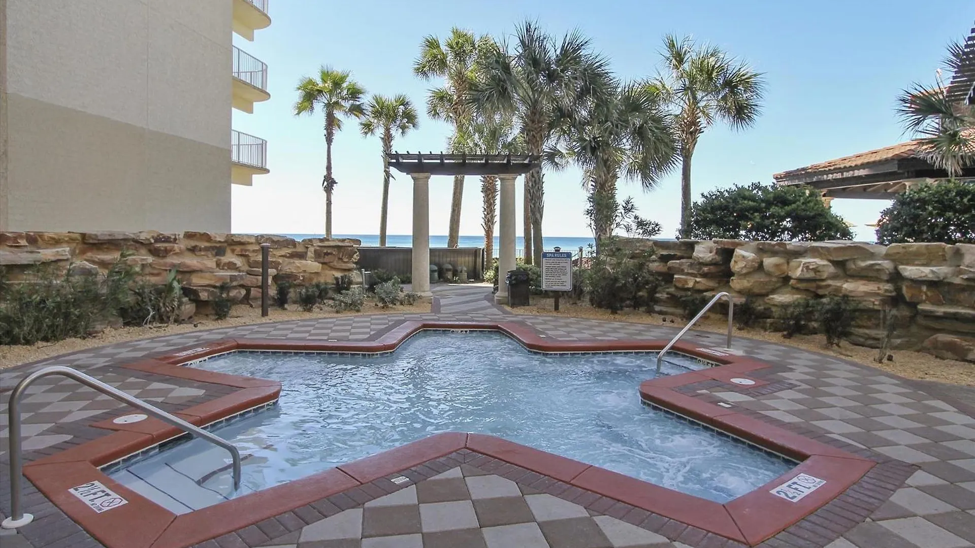 Apartment Shores Of Panama 621-Sleeps 8, Free Beach Fun! Reserved Parking Space! Condo Panama City Beach