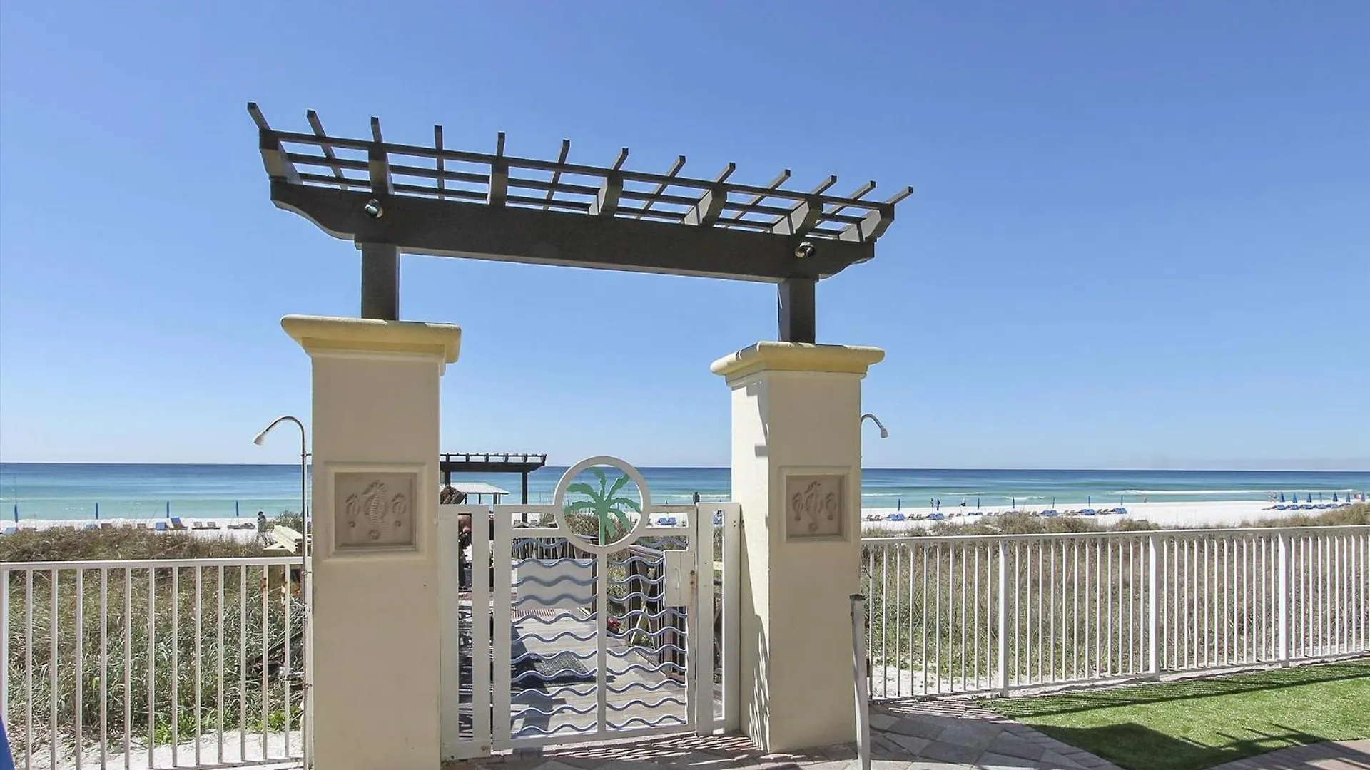 Shores Of Panama 621-Sleeps 8, Free Beach Fun! Reserved Parking Space! Condo Panama City Beach Apartment