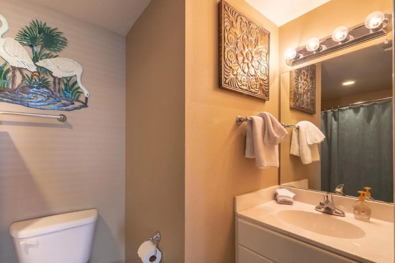 Apartment Shores Of Panama 621-Sleeps 8, Free Beach Fun! Reserved Parking Space! Condo Panama City Beach